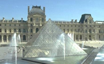 the pyramid of Louvre