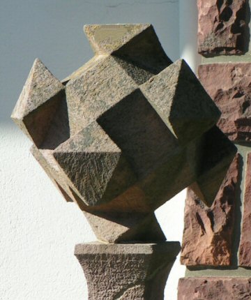 polyèdre en pierre